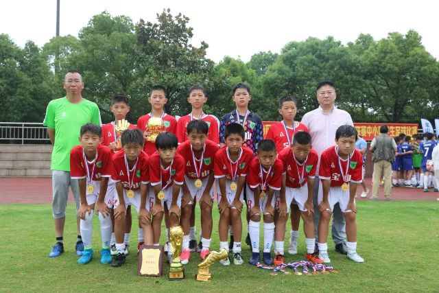 库里16分布朗尼5中1 勇士大胜湖人季前赛5连胜