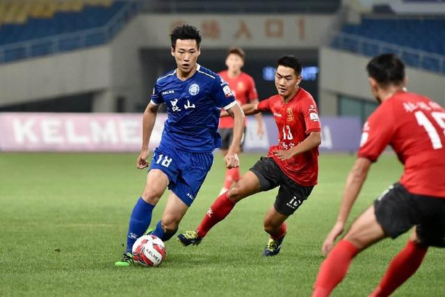 2026十堰马拉松鸣枪开跑 上万跑者领略“山水车城”